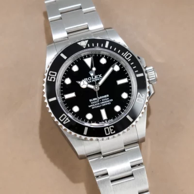 393098