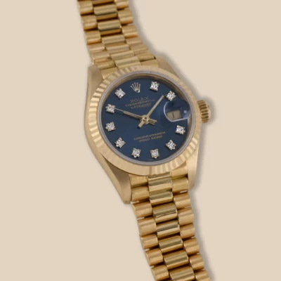 394100